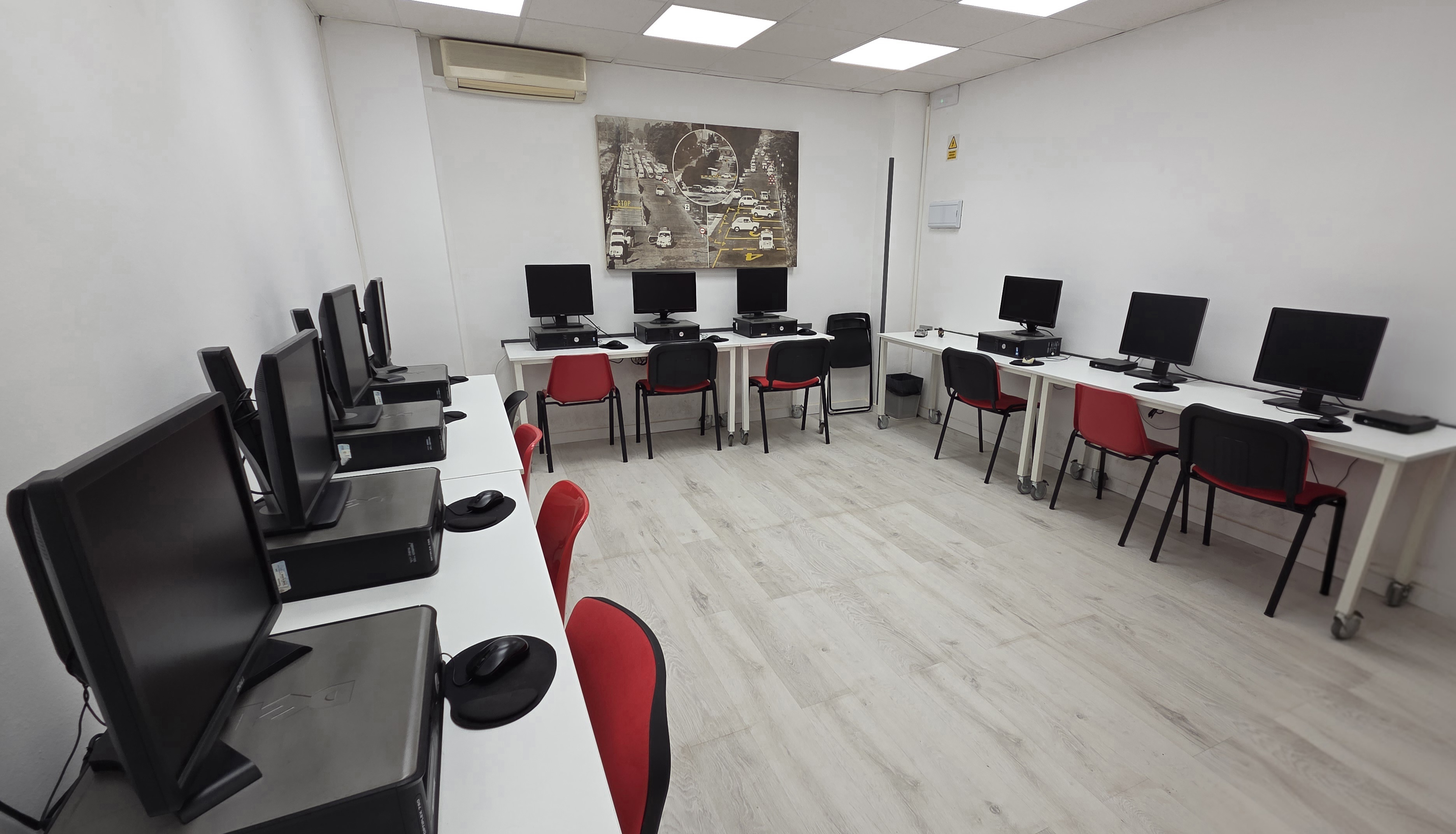 Puestos informáticos para alumnos