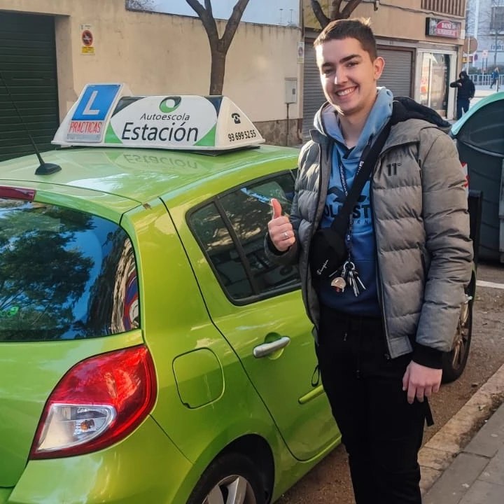 Conductor aprobado de la autoescuela