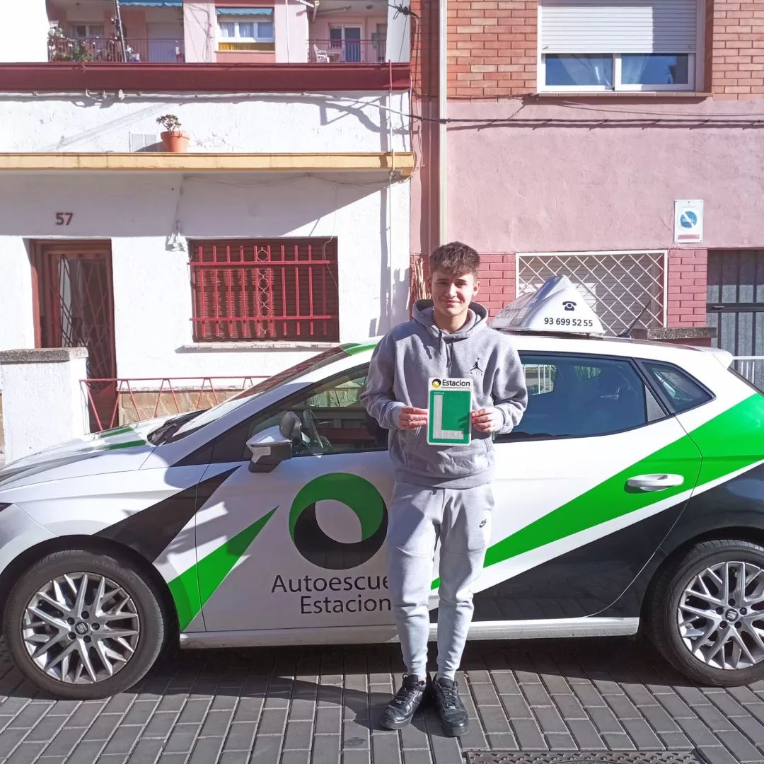 Conductor aprobado de la autoescuela