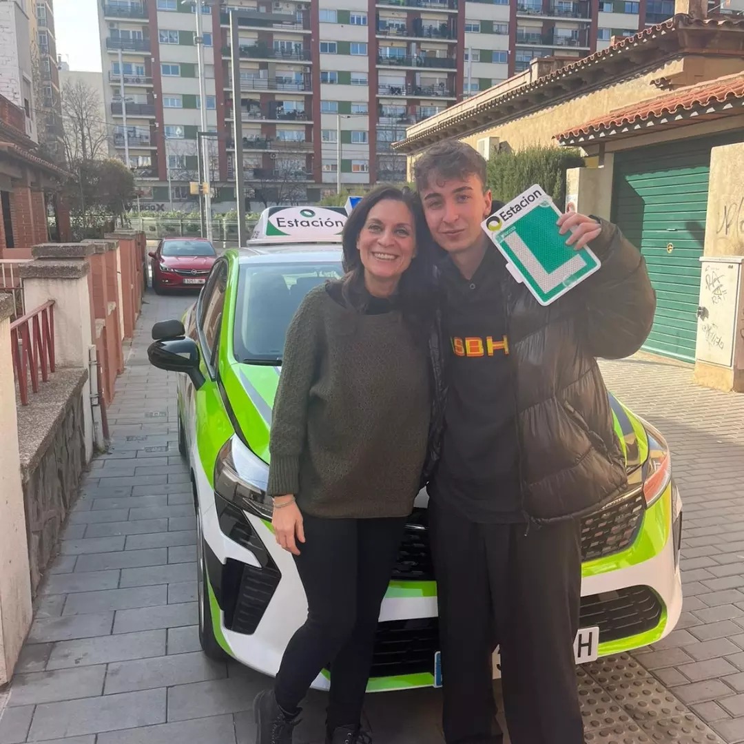 Conductor aprobado de la autoescuela