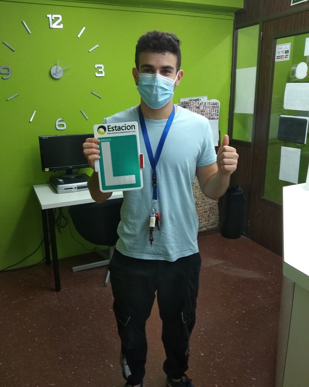 Conductor aprobado de la autoescuela