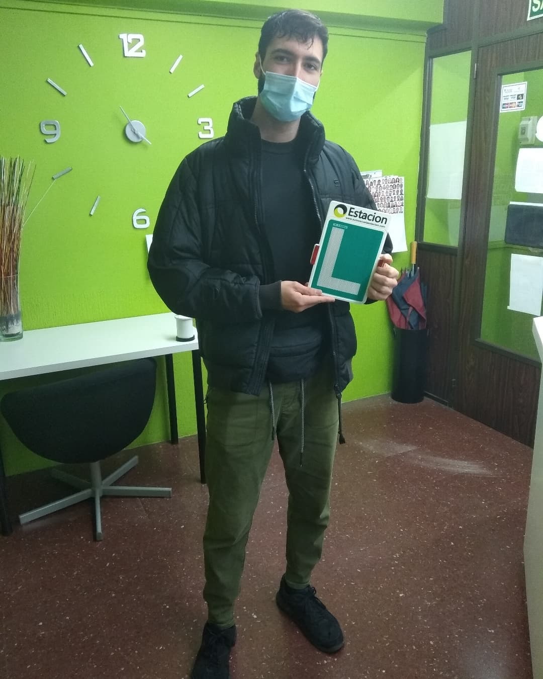 Conductor aprobado de la autoescuela